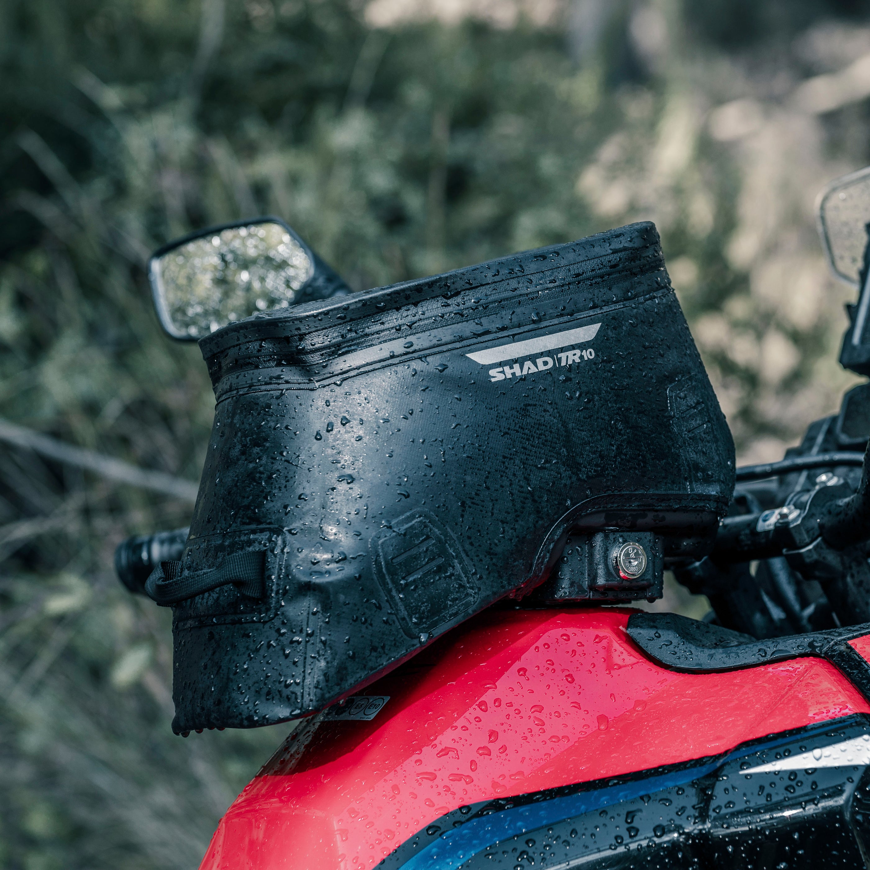 Quick Click Systems TR10 Waterproof Tank Bag | Secure & Quick Click System | SHAD USA