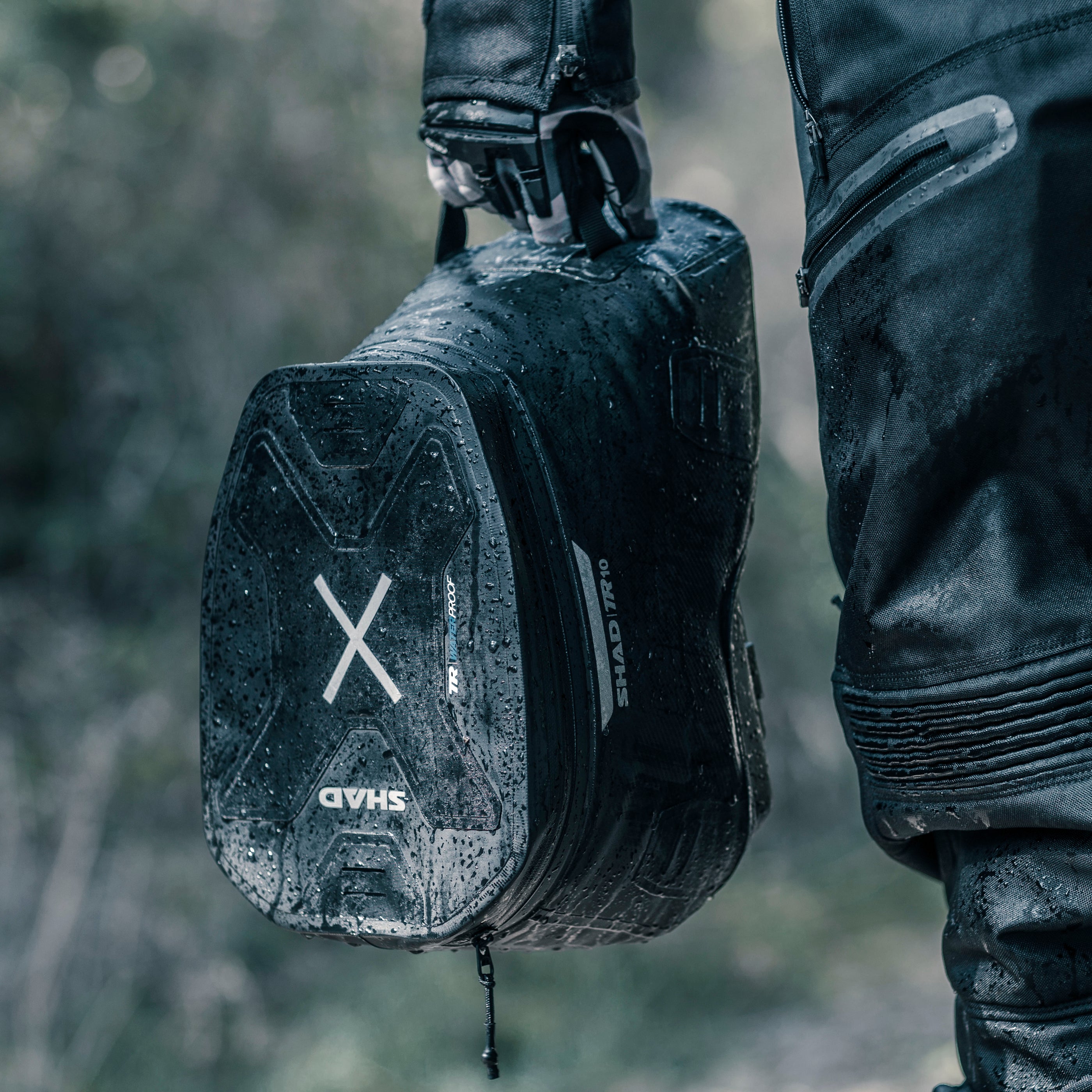 Quick Click Systems TR10 Waterproof Tank Bag | Secure & Quick Click System | SHAD USA